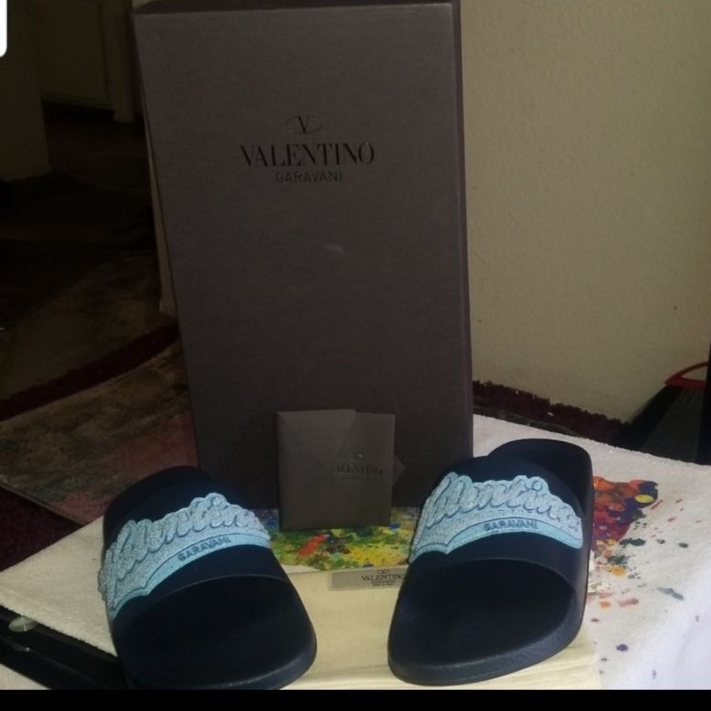 Valentino Slides