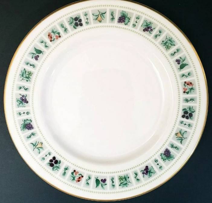 China Royal Doulton,12 Tapestry luncheon plates