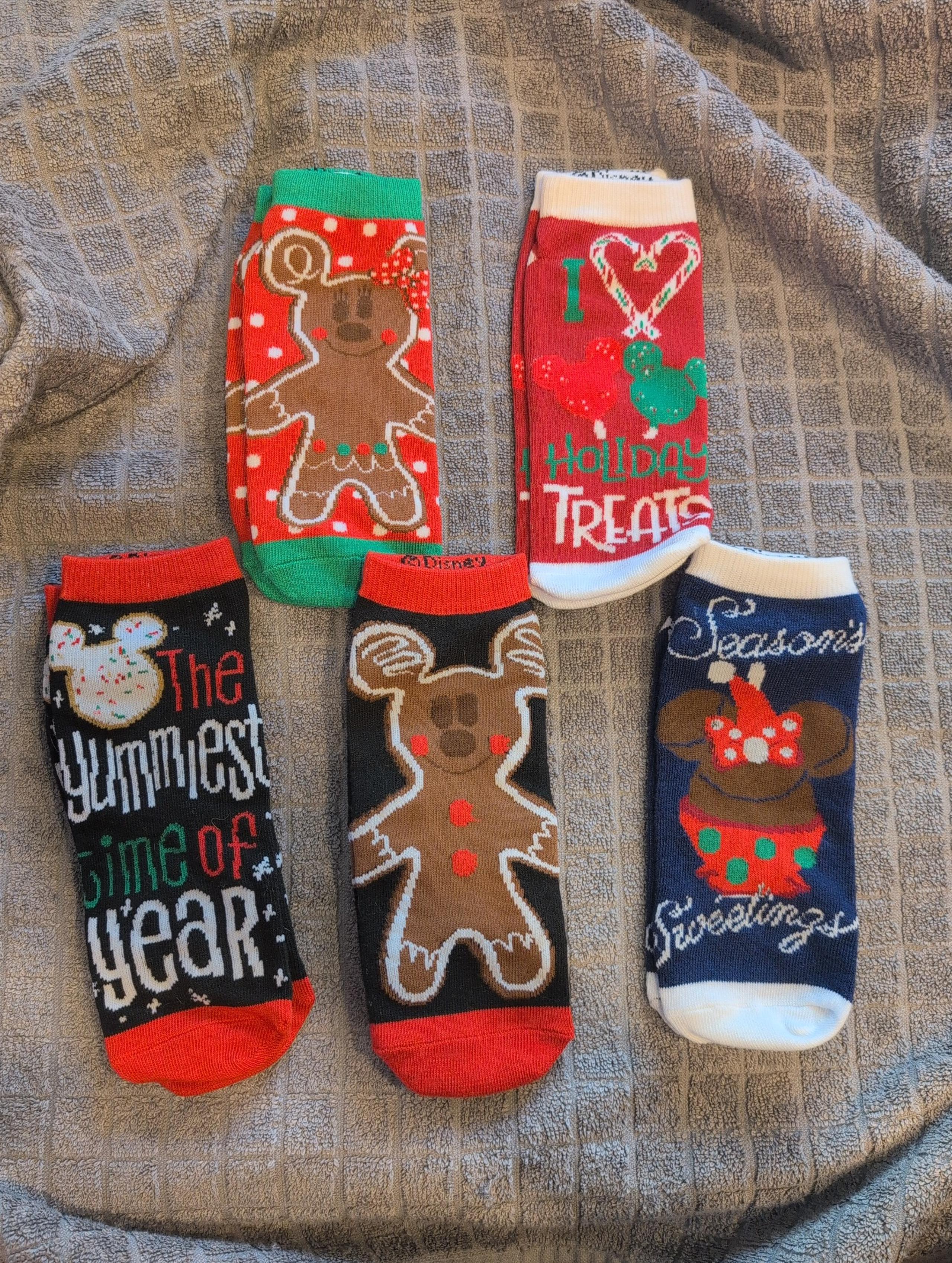 Disney Socks 5 pair Low Cut Christmas Holiday Gingerbread Cupcake Cookie