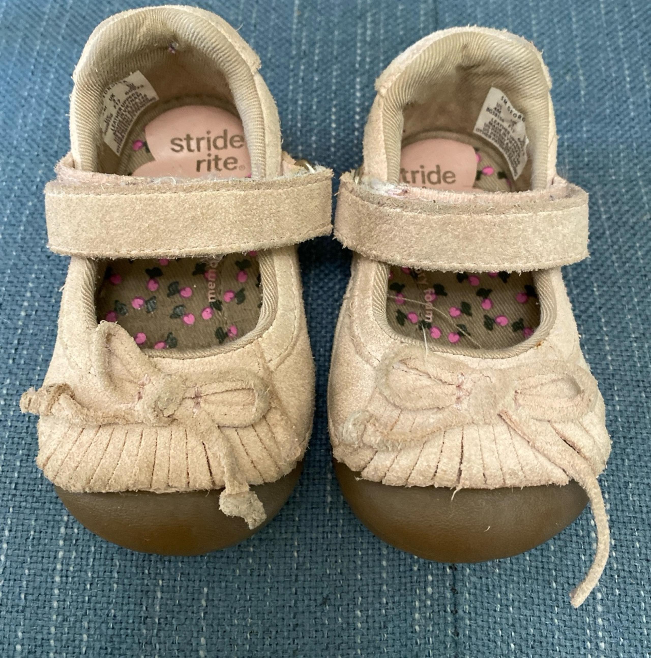 Toddler girl shoes size 4 - Stride Rite
