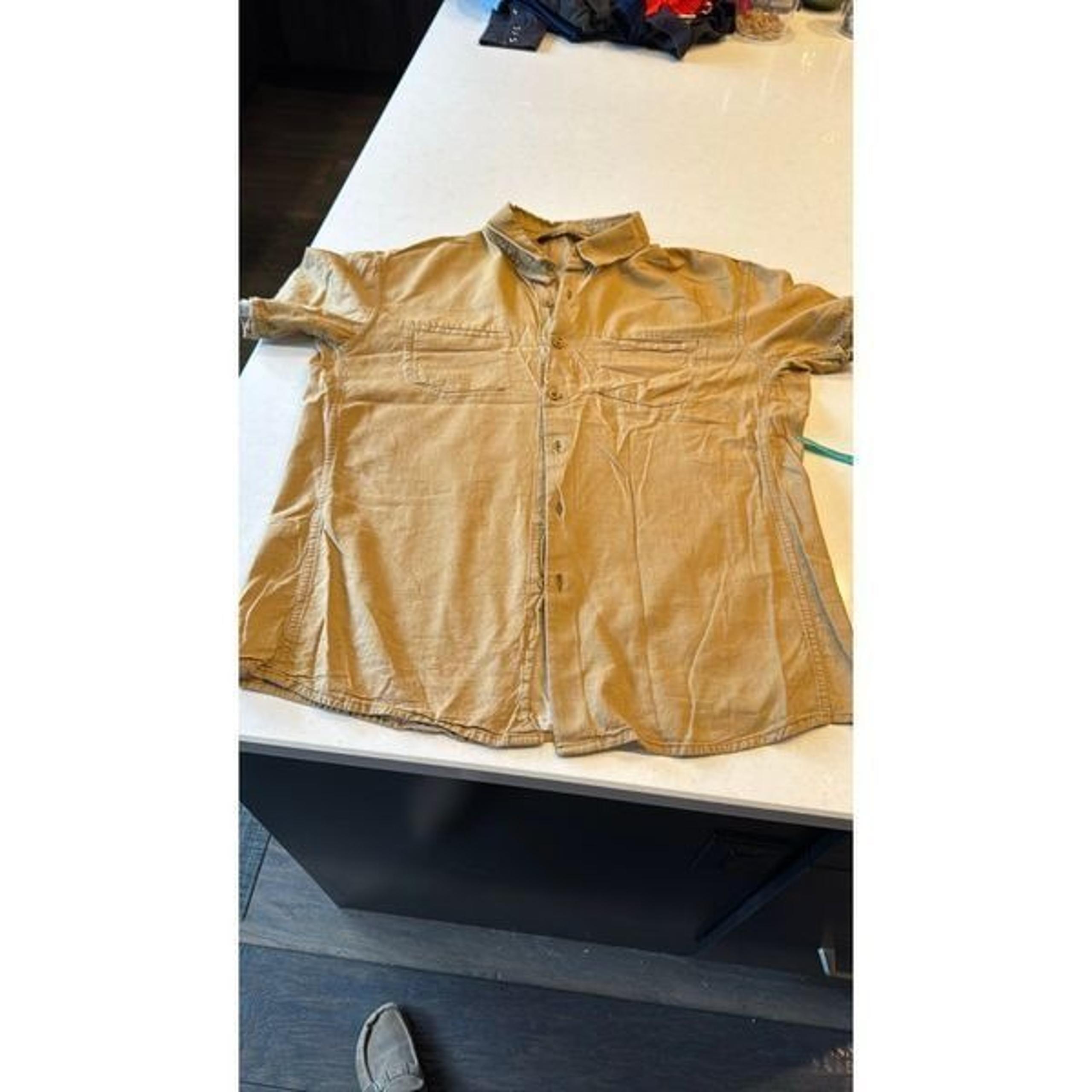 Arc’teryx Mens short sleeve shirt size large see measurements nice logo on back.