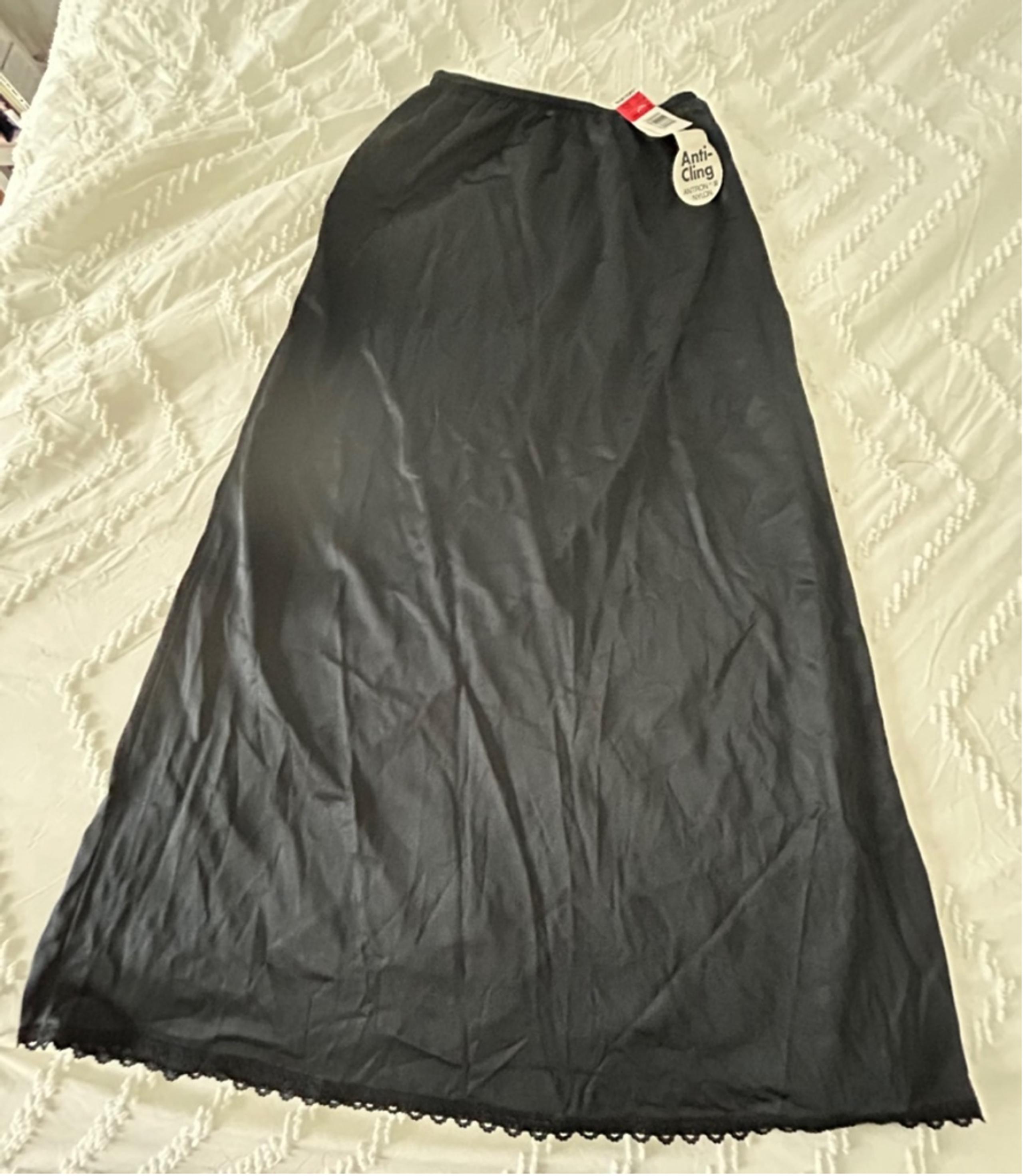 Vintage Women's Warner's long Slip Skirt Size S Black 33”