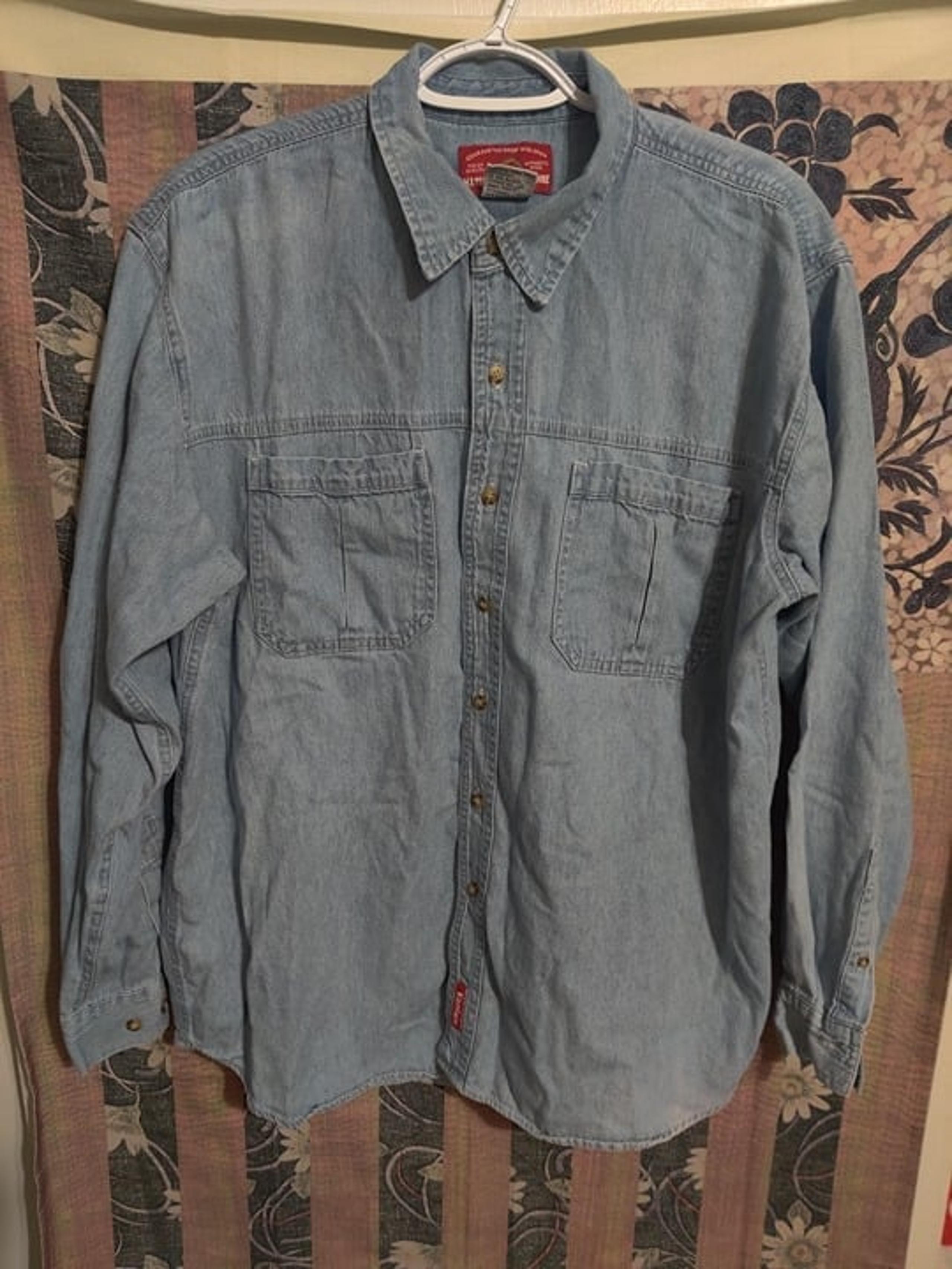 Vintage Men's Marlboro Country Store Denim Button Down Shirt Size Large