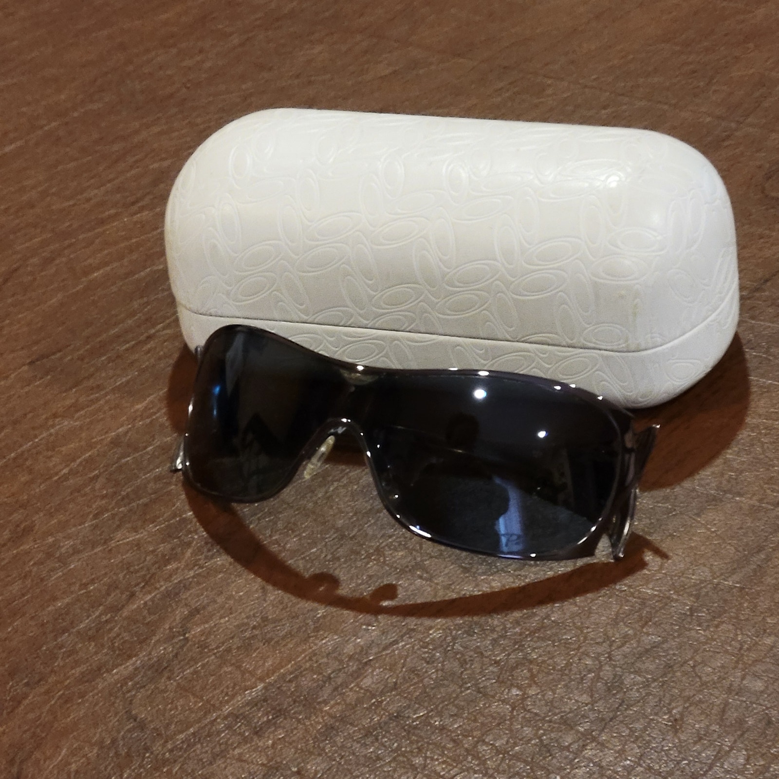 Oakley Liv Women Sunglasses Dark Chrome 12-978 127 with case