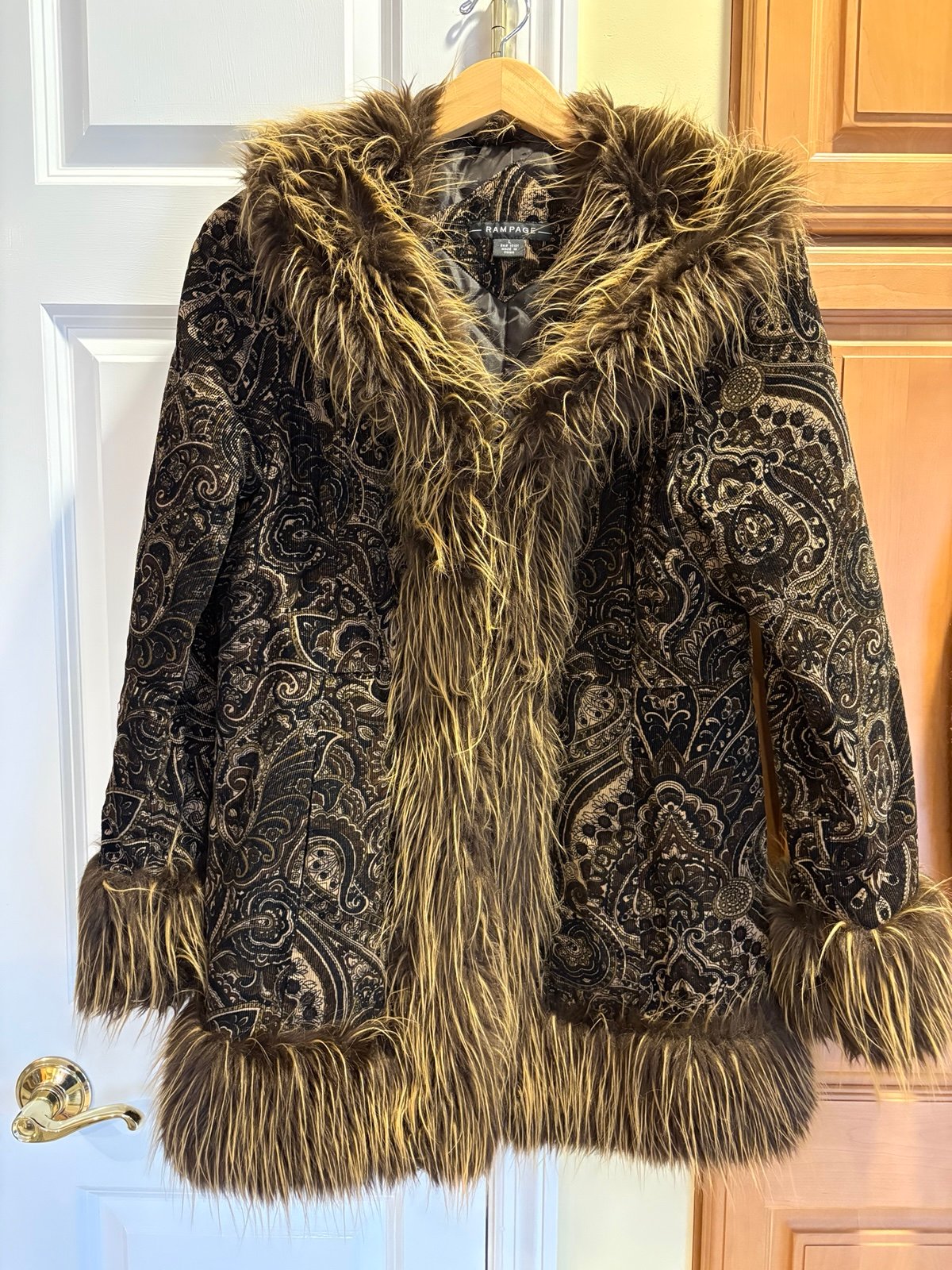 90’s does 70’s Shaggy Faux Fur Trimmed Paisley Boho Coat / Large