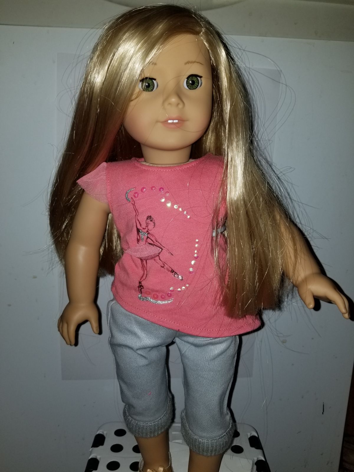 American Girl Doll Isabelle 2014 + stand