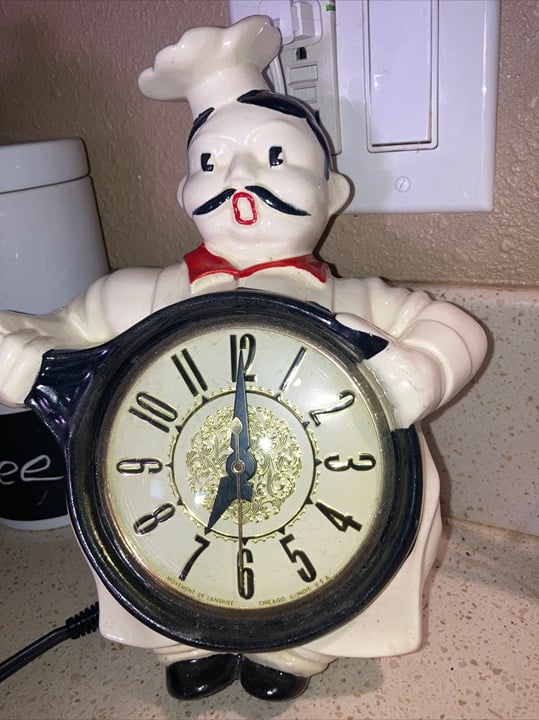 VINTAGE ( RARE ) REDWING POTTERY LANSHIRE CHEF CLOCK