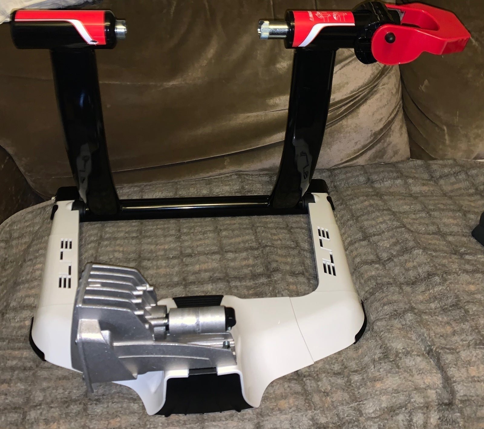 “ELITE QUBO” INDOOR FLUID BIKE TRAINER STAND, PRE-OWNED, LIKE selling NEW, W EXTRAS!