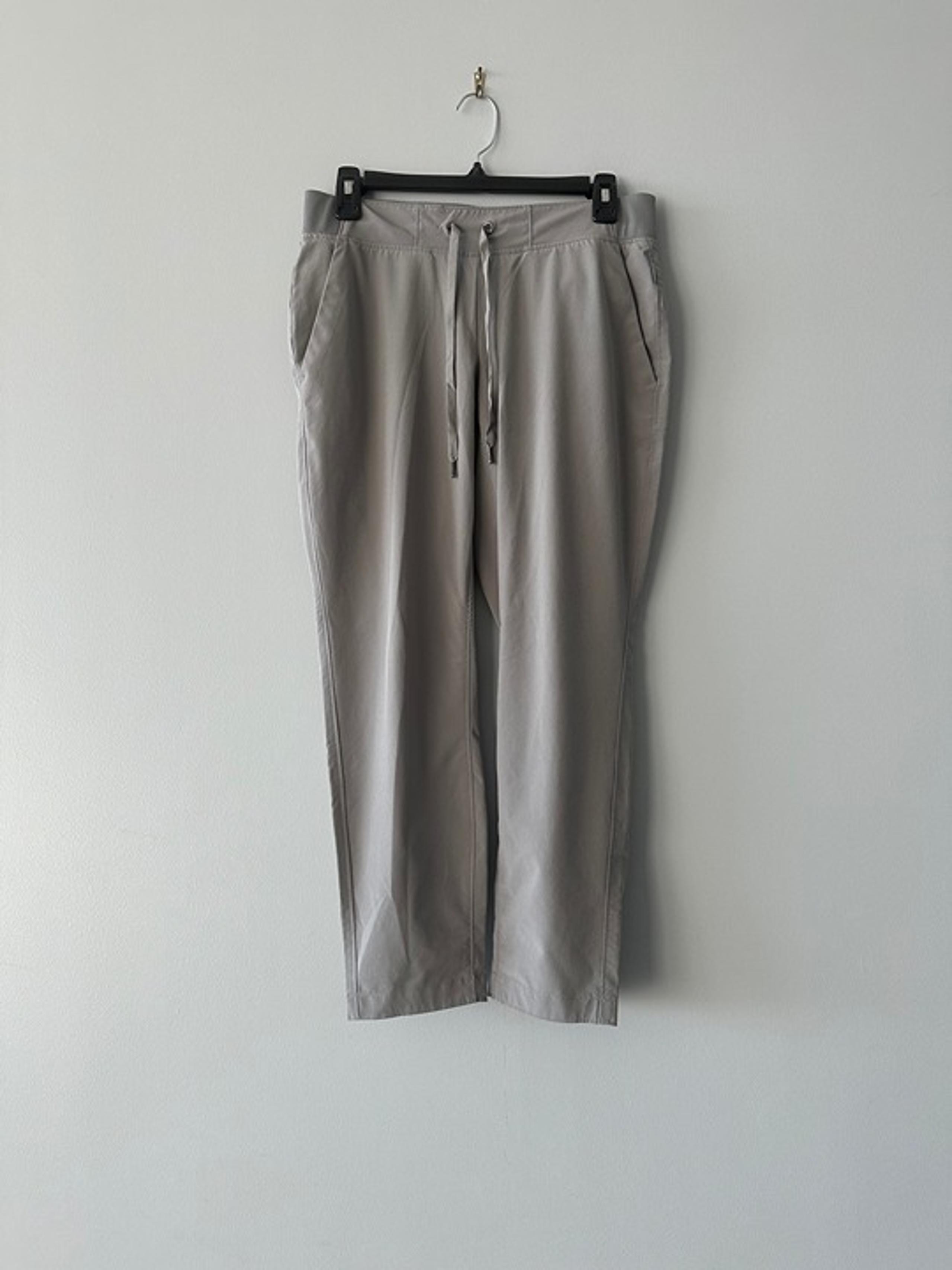 EUC Women's Athleta Midtown Ankle/Crop Pants - Light Asphalt, Size 6 Petite, 6P