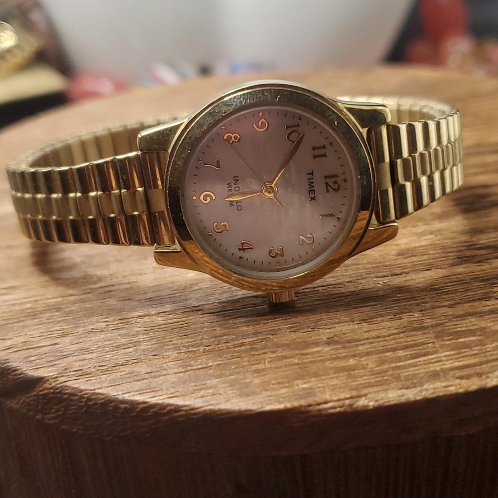 B3226 timex gold tone quartz watch stretch wristband unisex needs batteries