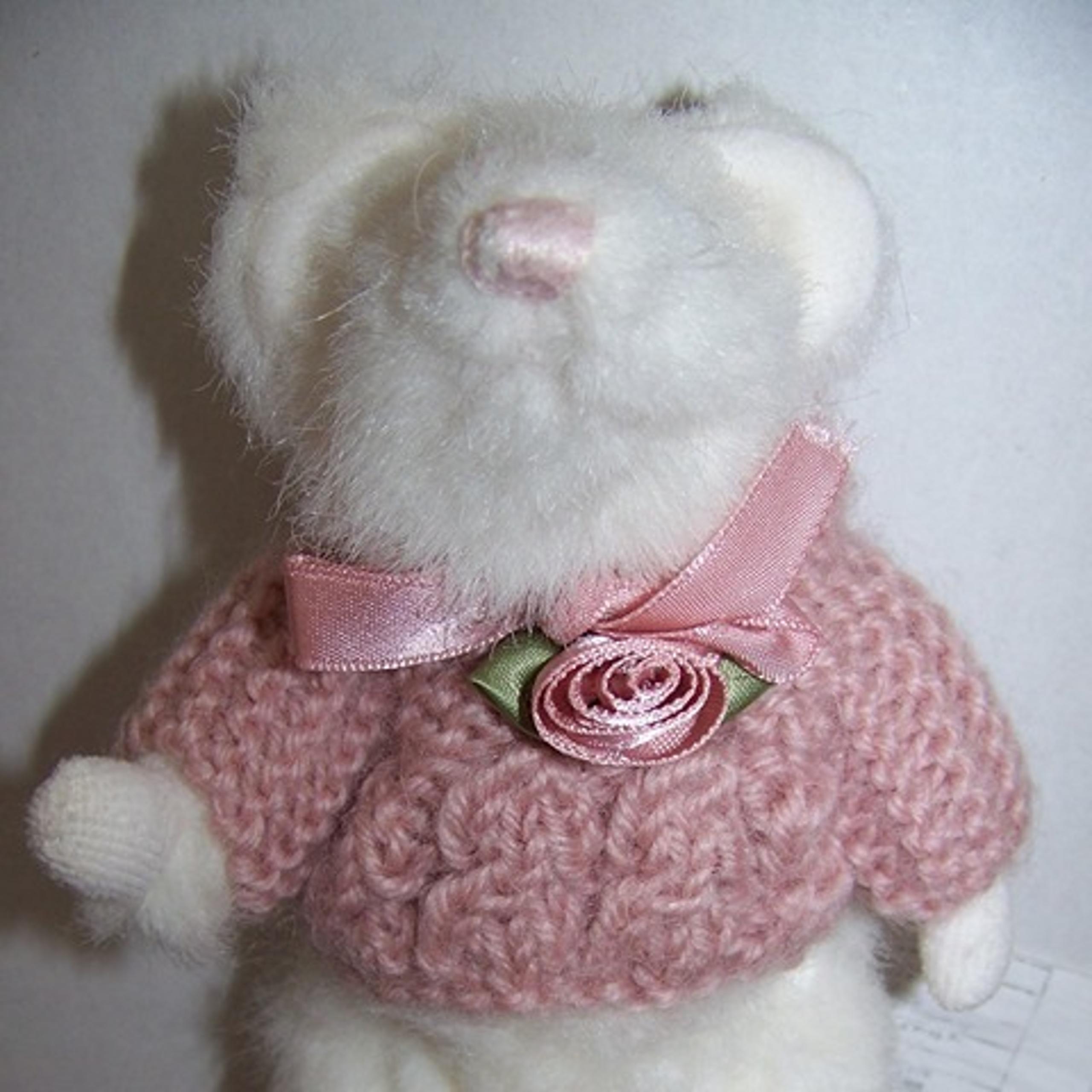 White jointed mouse by the Barrington collection