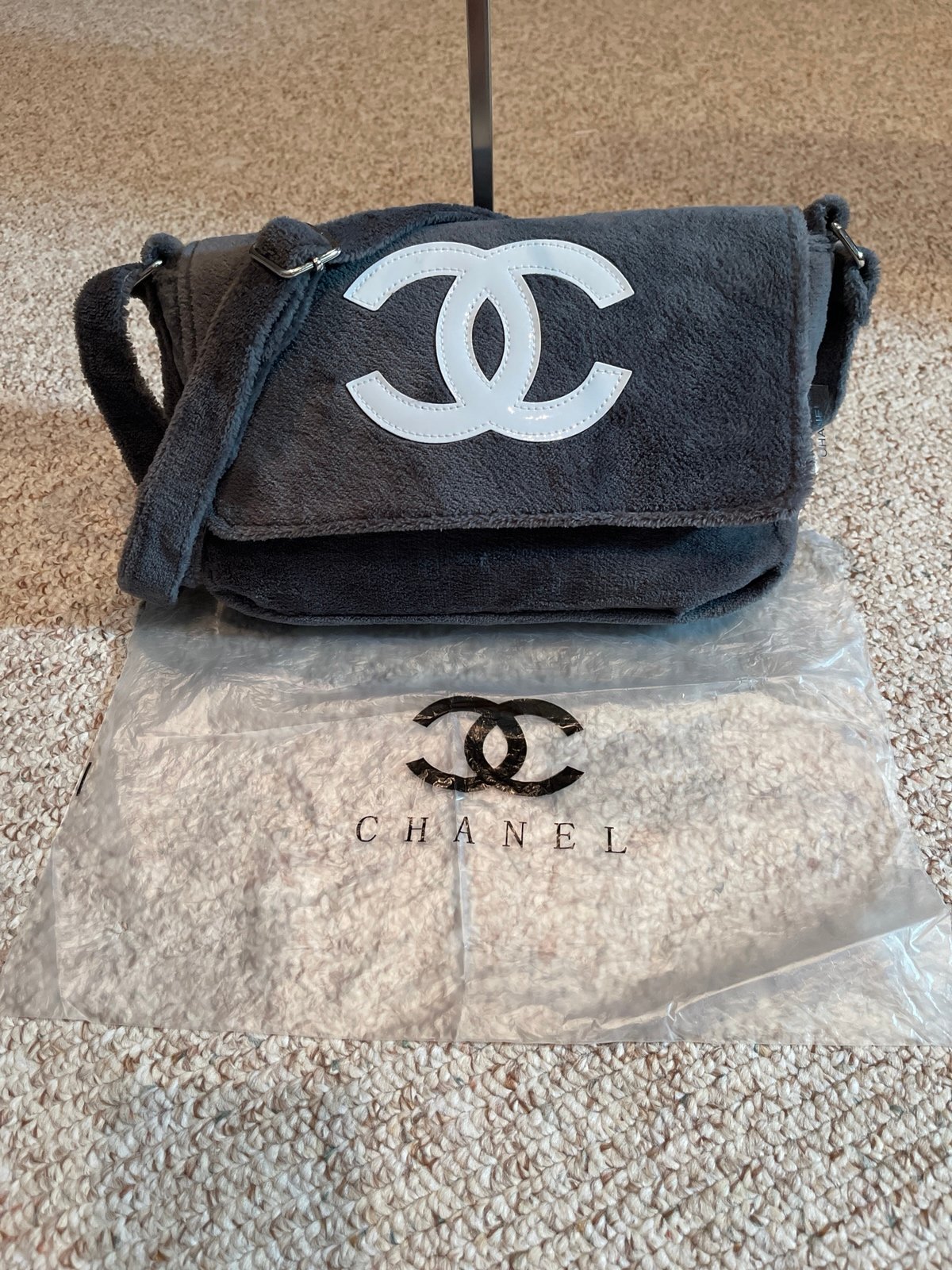 NEW AUTH Chanel GWP Precision crossbody/shoulder bag Color DK Grey