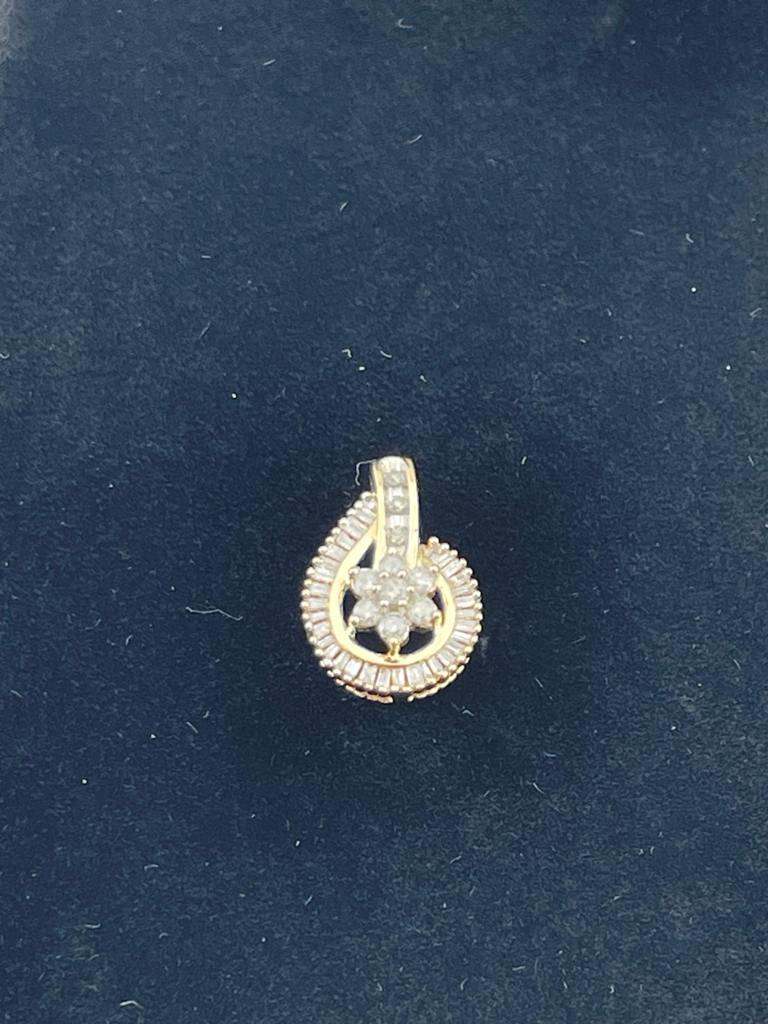 Vintage 1/2 carat tdw natural Diamond cluster pendant 10 karat yellow gold