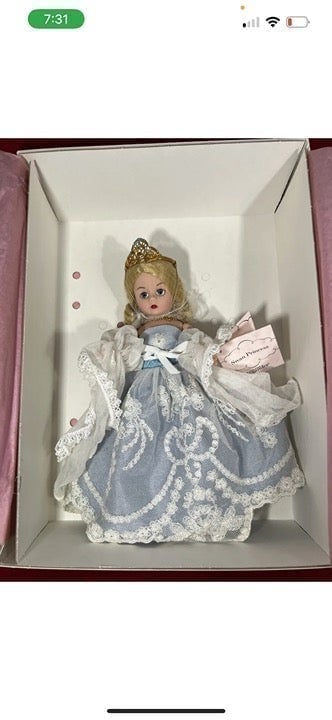 Madame Alexander 10 Swan Princess 33690 COA Original Tags & Box