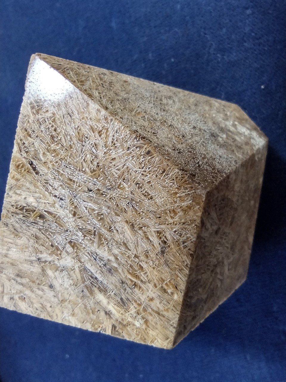 Crystal cluster: wealthy think: bg 4276