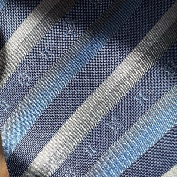 Louis Vuitton Blue Striped men’s tie amazing details