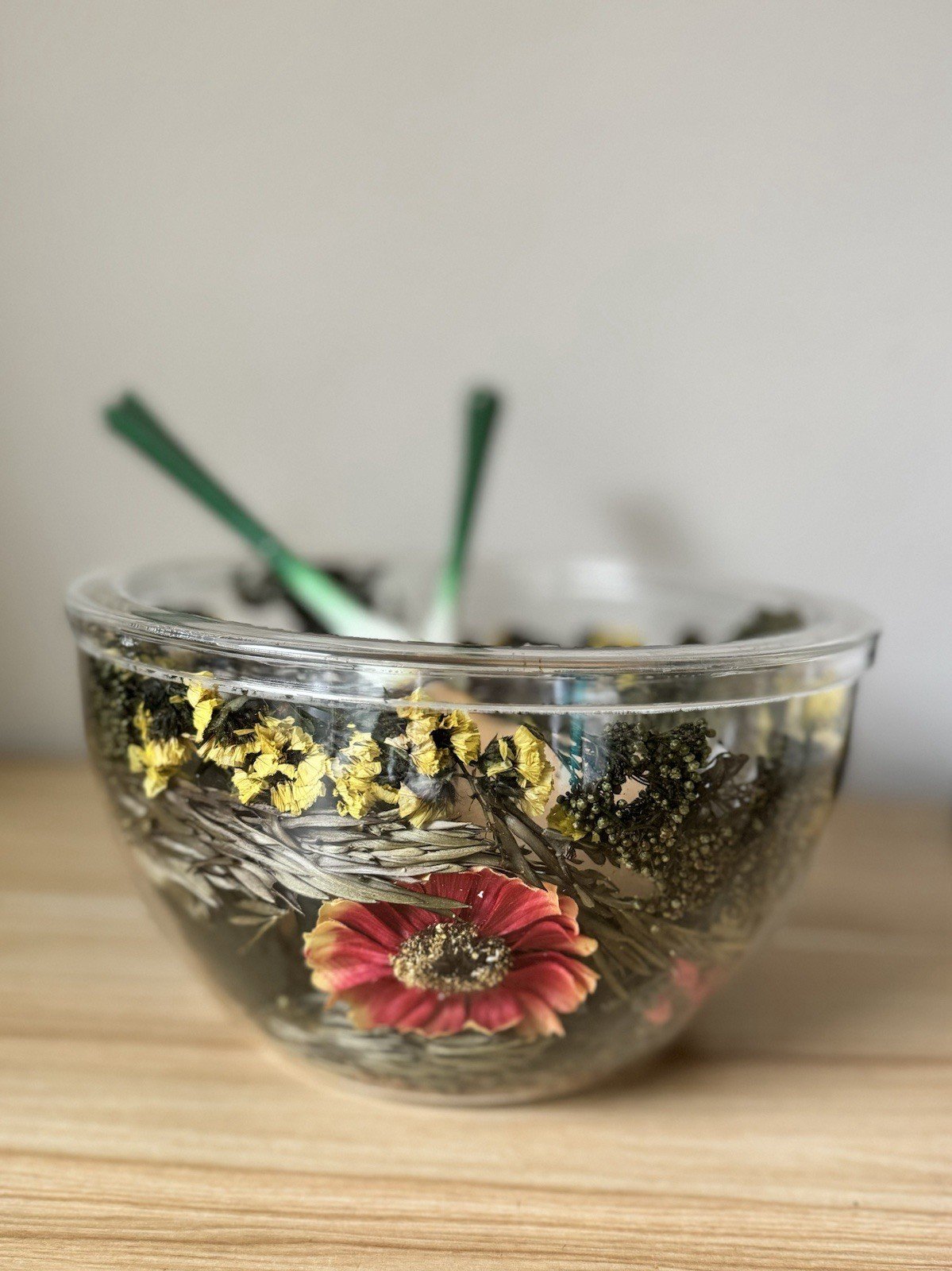 VINTAGE RARE ALPAC FRANCE CREATIONS SALAD BOWL FLOWERS FLORAL RESIN