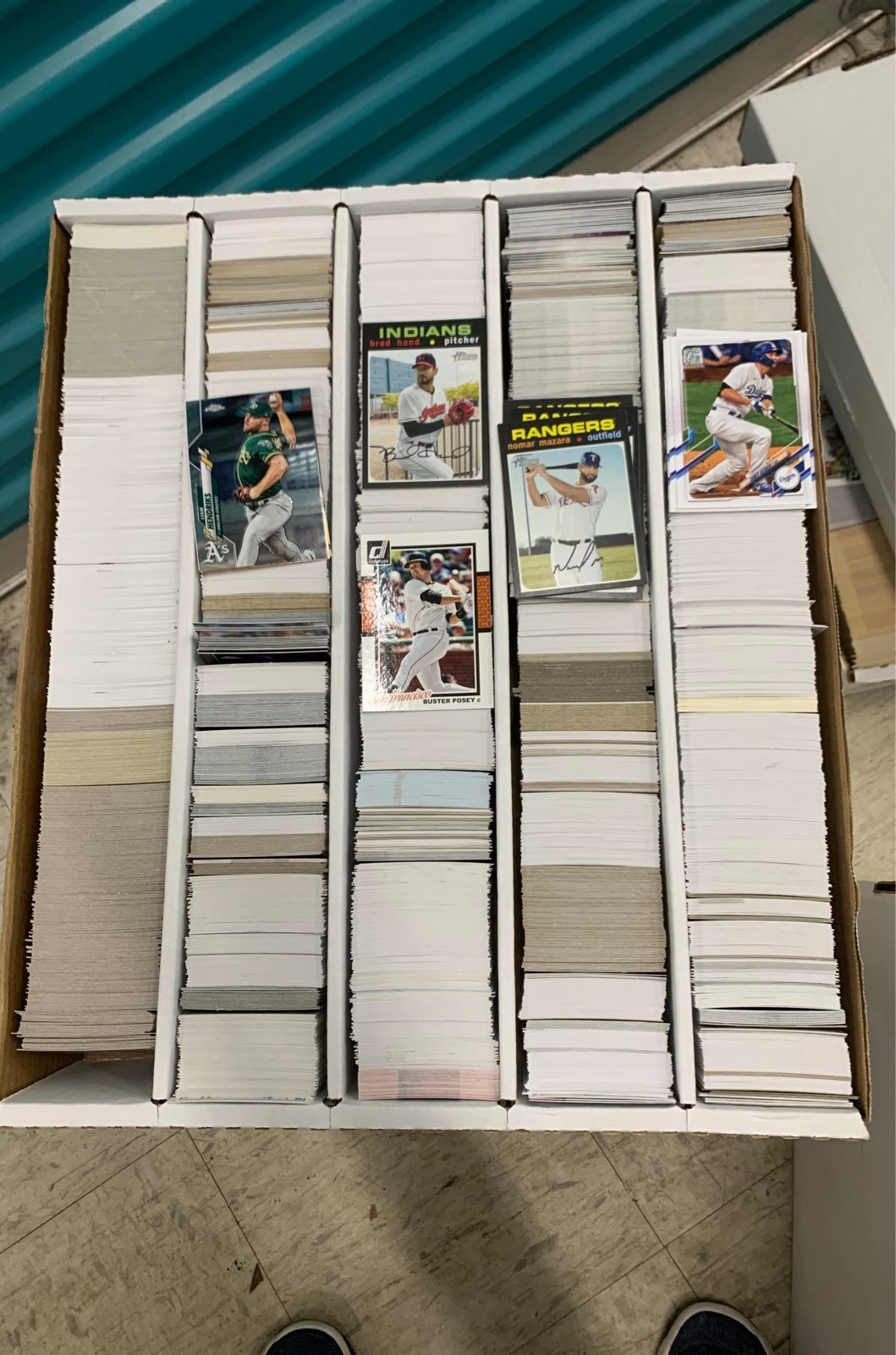 5000 mlb baseball trading cards lot card collection box