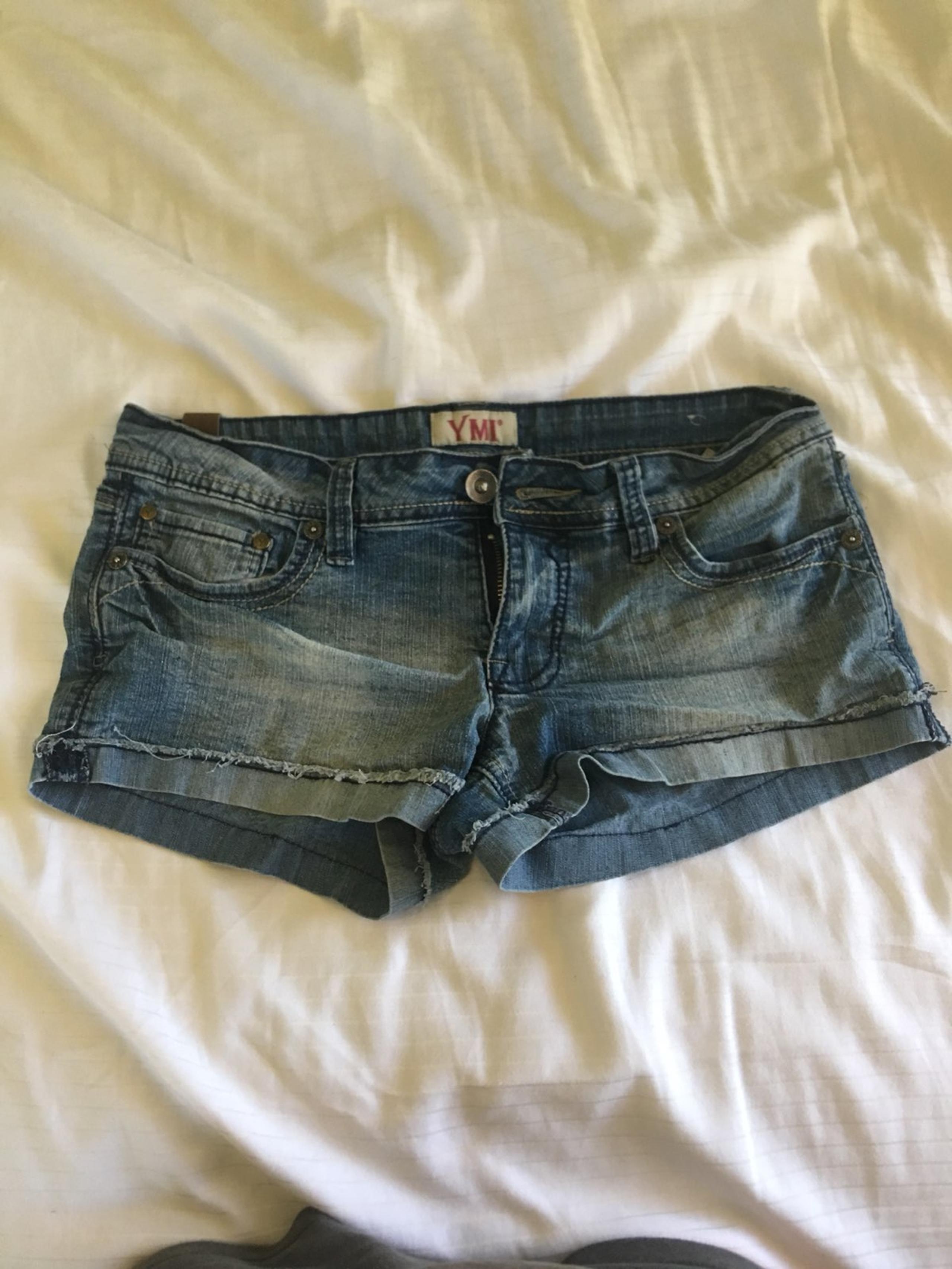 YMI Denim Jean Shorts Size 5 Has Pockets