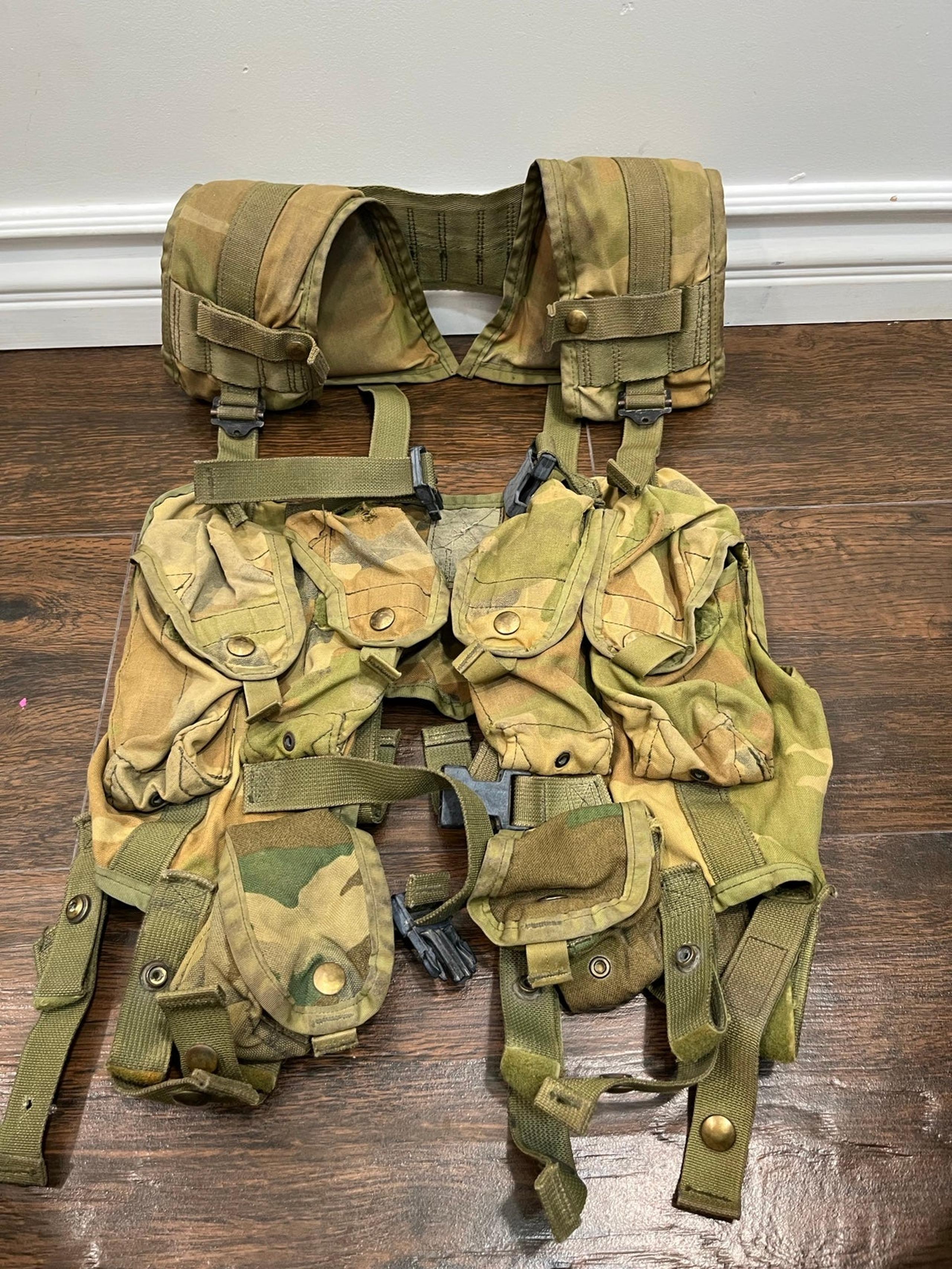 US Military Tactical Load Bearing Vest