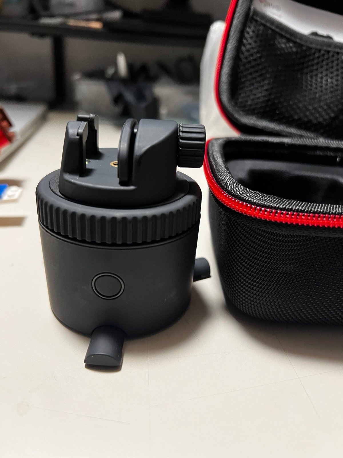 Pivo Black Selfie Tracker