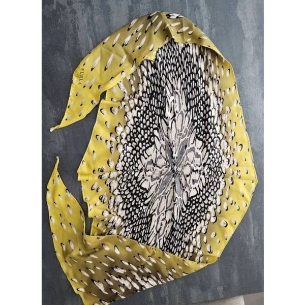 Furla BEAUTIFUL yellow and black diamond scarf (PF)