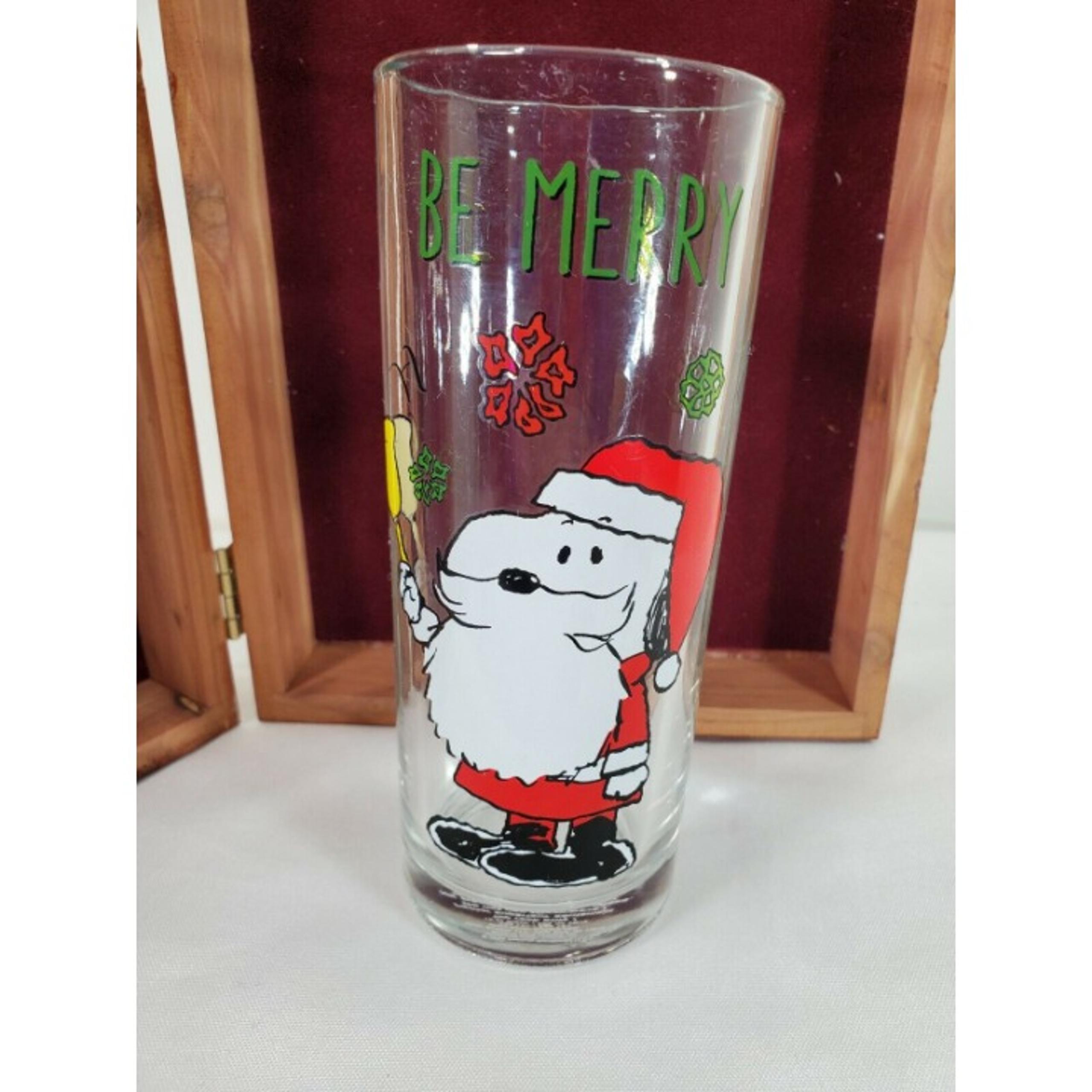 Christmas Peanuts Worldwide Snoopy Be Merry Drinking Glass Pre-owned