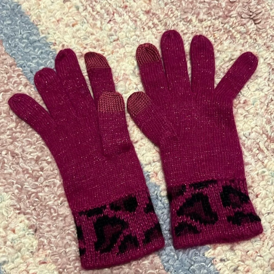 COACH Ocelot Touch Gloves Angora Cranberry in EUC Style F86022
