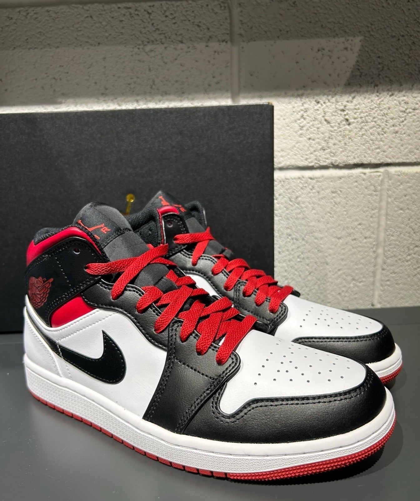 Jordan Air Jordan 1 Retro High Satin Black Toe