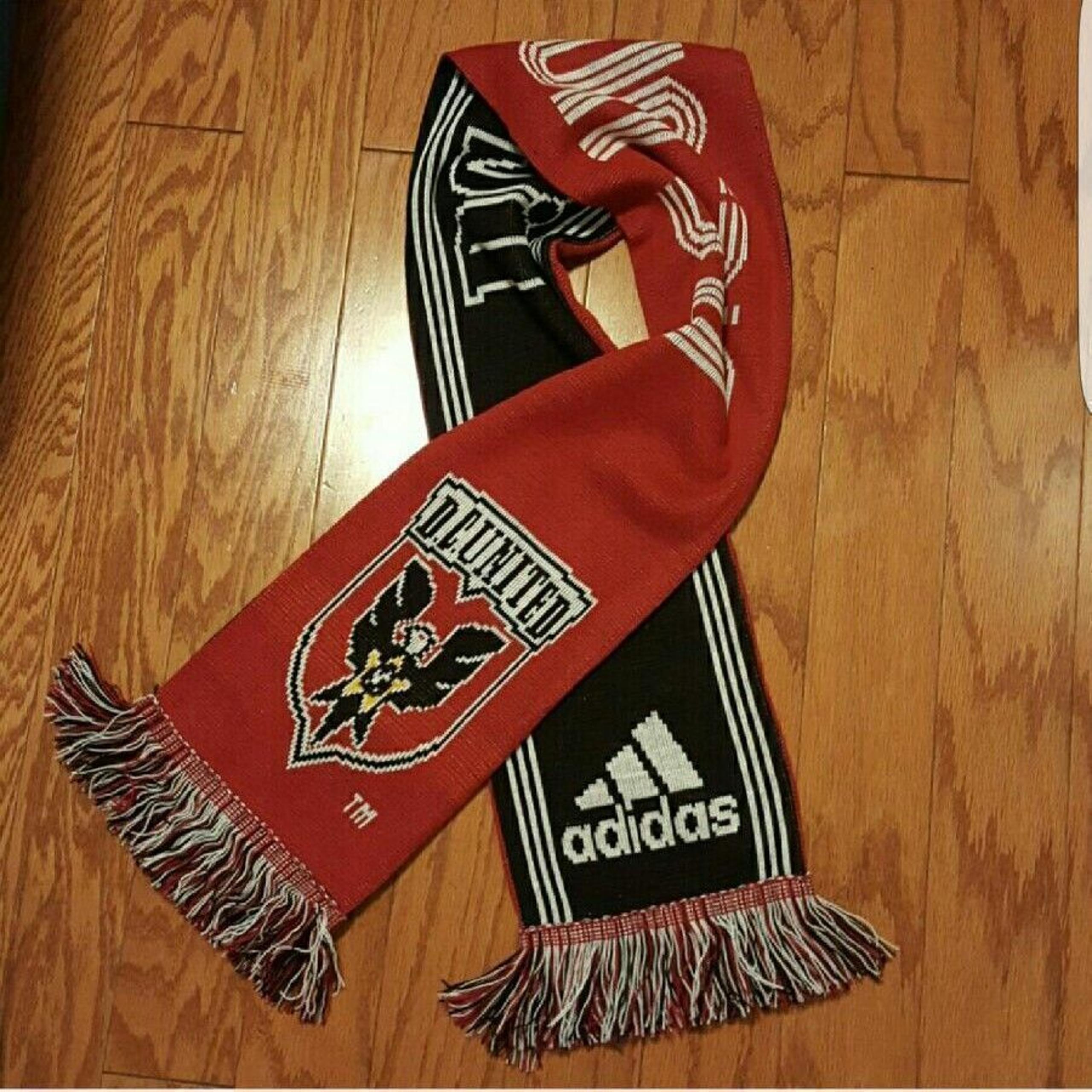 SALE!! NWT ADIDAS REVERSABLE SCARF