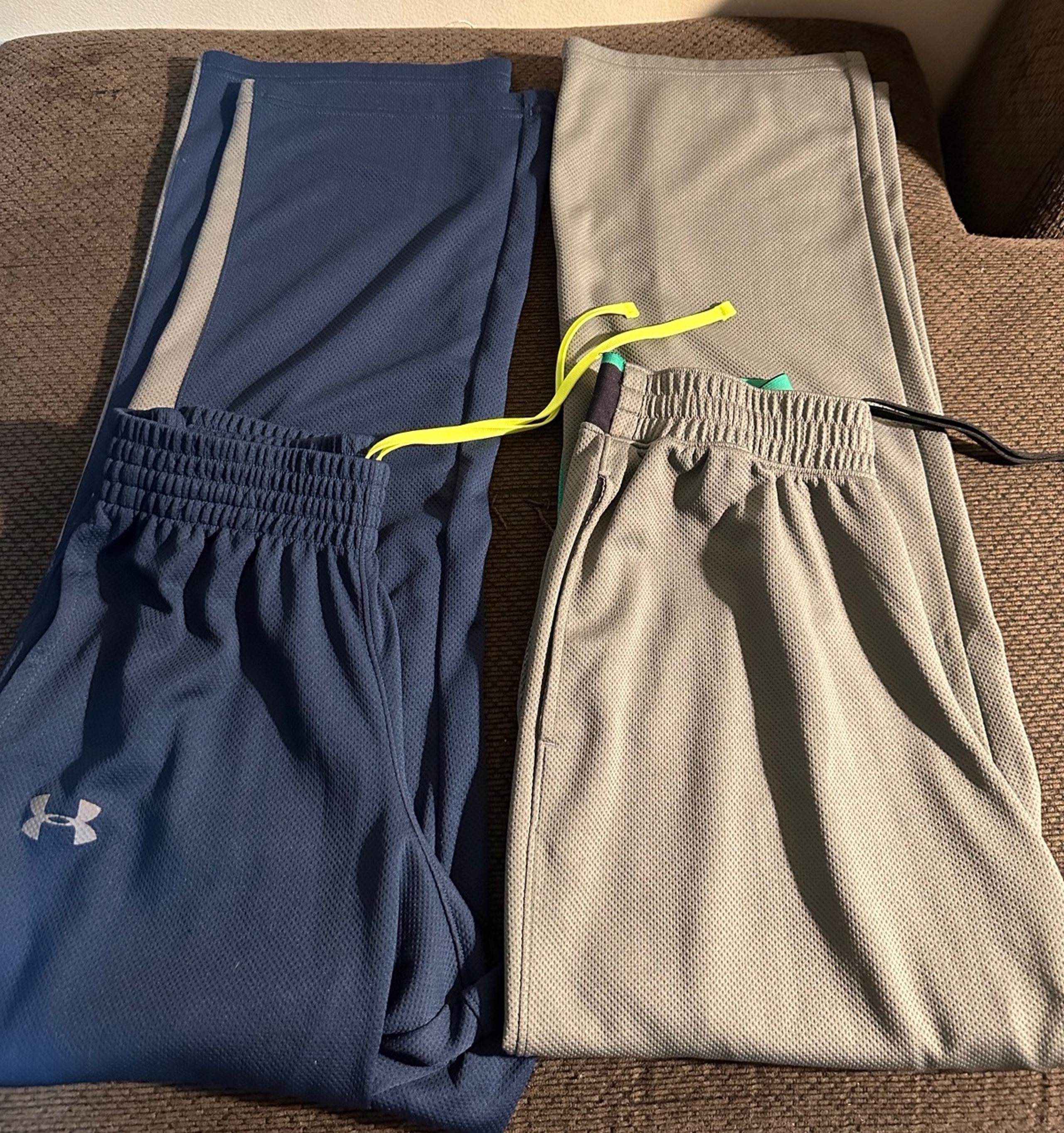 Under Armour bundle Track & Sweat
Pants for Mens  Size M