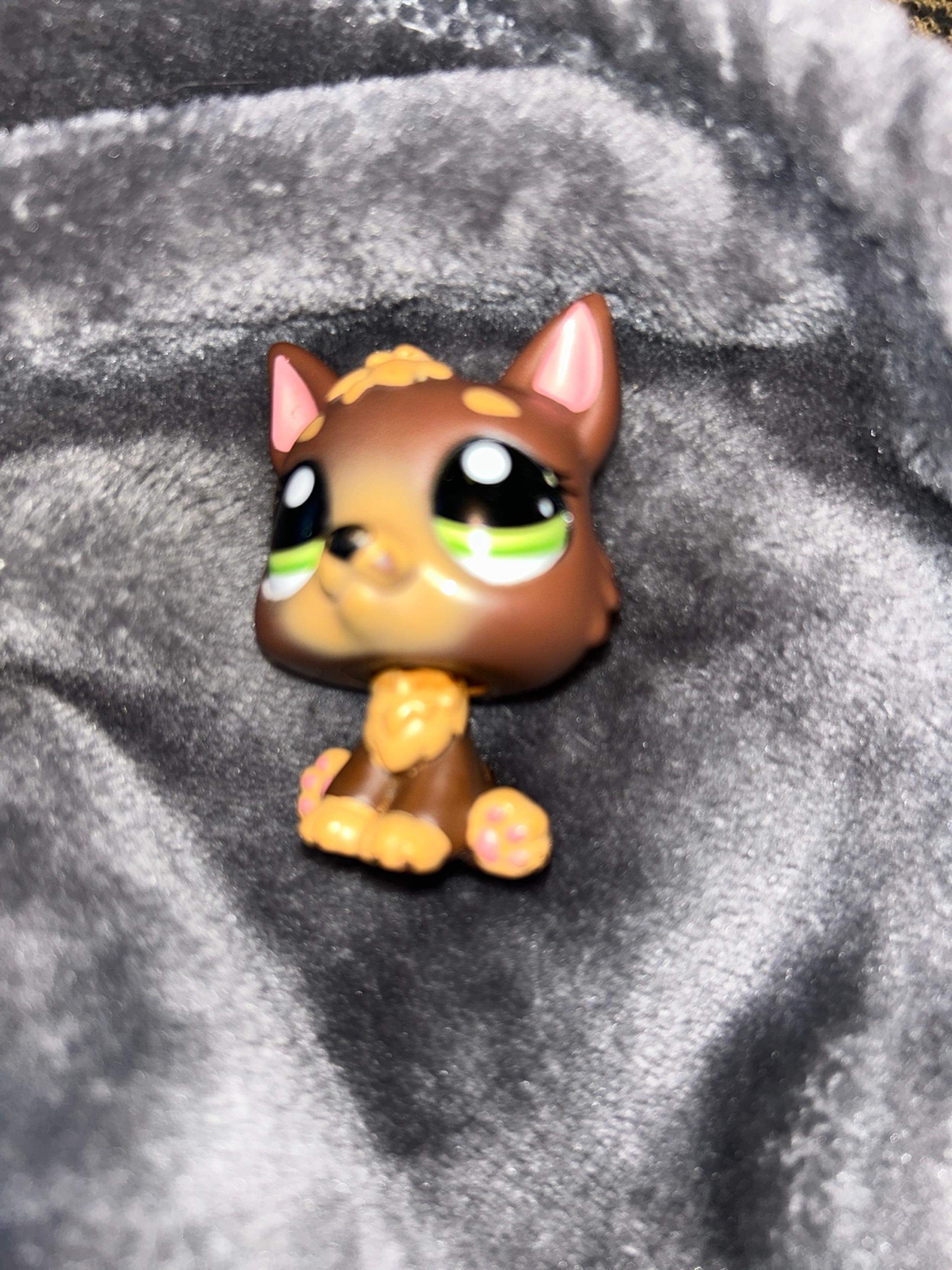 Littlest Pet Shop LPS German Shepherd Dog Green Eyes #2137