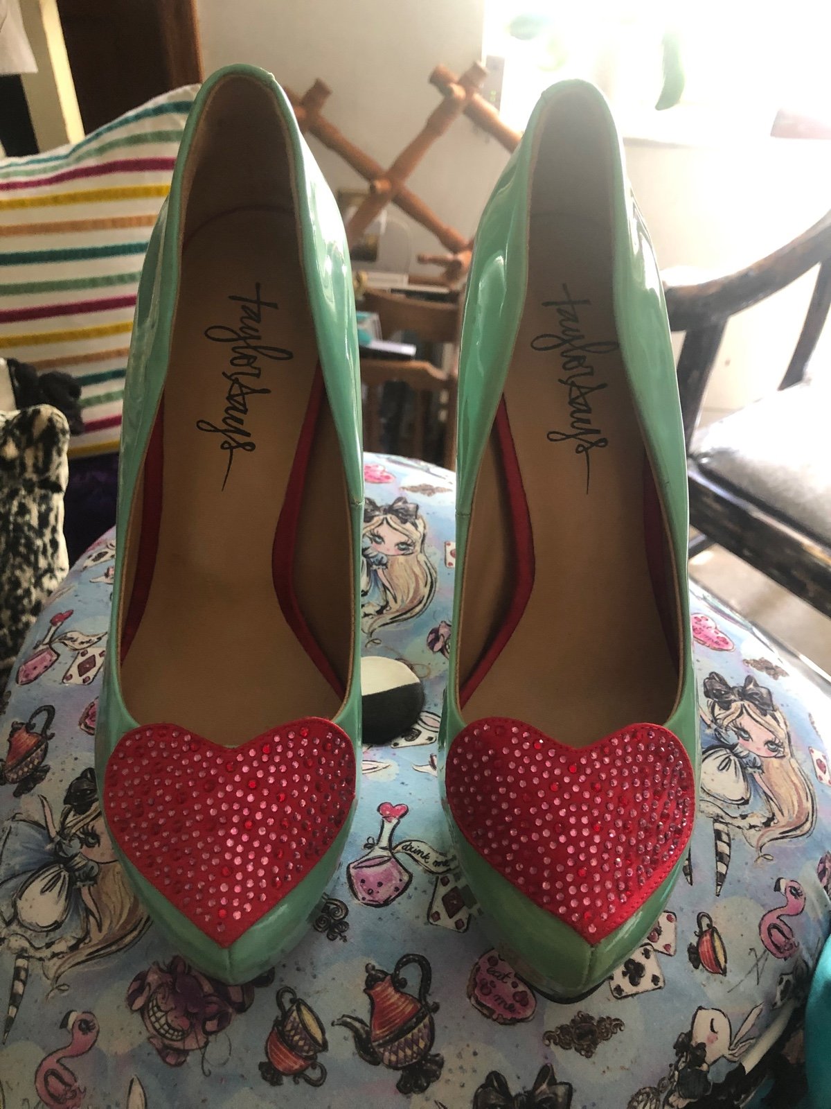 Taylor Says ( Taylor Reeve) Royal Hearts High Heel Pumps SZ 7.0 Turquoise RARE