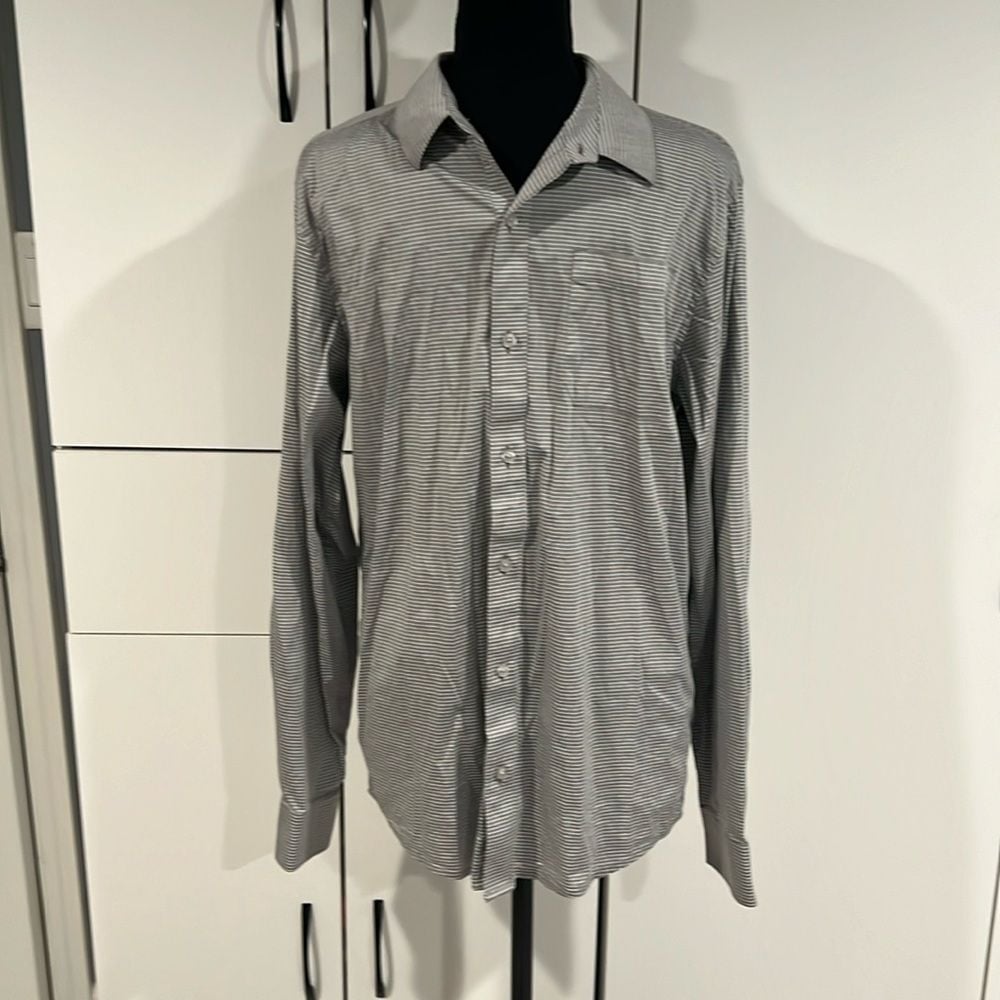Travis Mathew long sleeve shirt . Size M