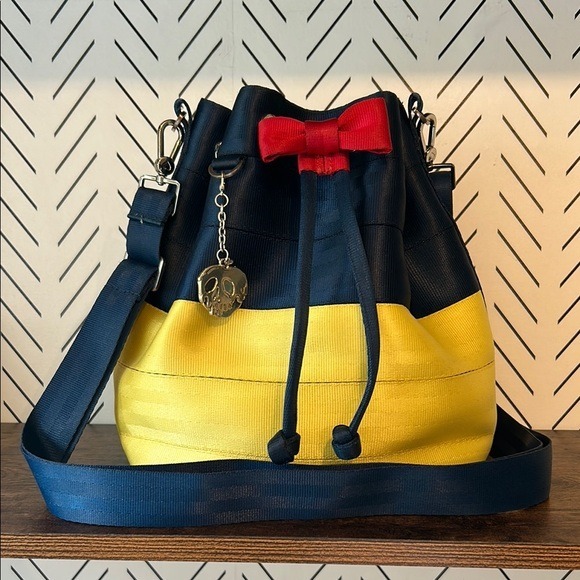 Harveys Disney Snow White Tote Park Hopper Bucket Backpack Bag Purse Crossbody