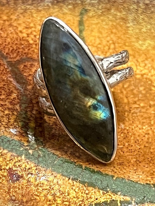 SouthWest Sterling Silver Hammered Band Ring w/ Lanceolate Labradorite Size 7.75