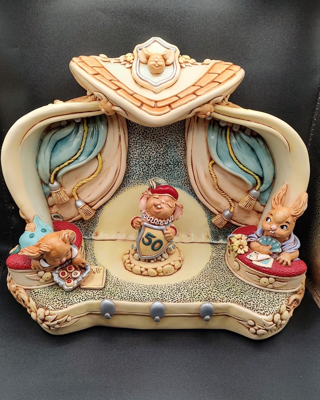 Vtg Pendelfin Jubilee Theater Stoneware Rabbit Display