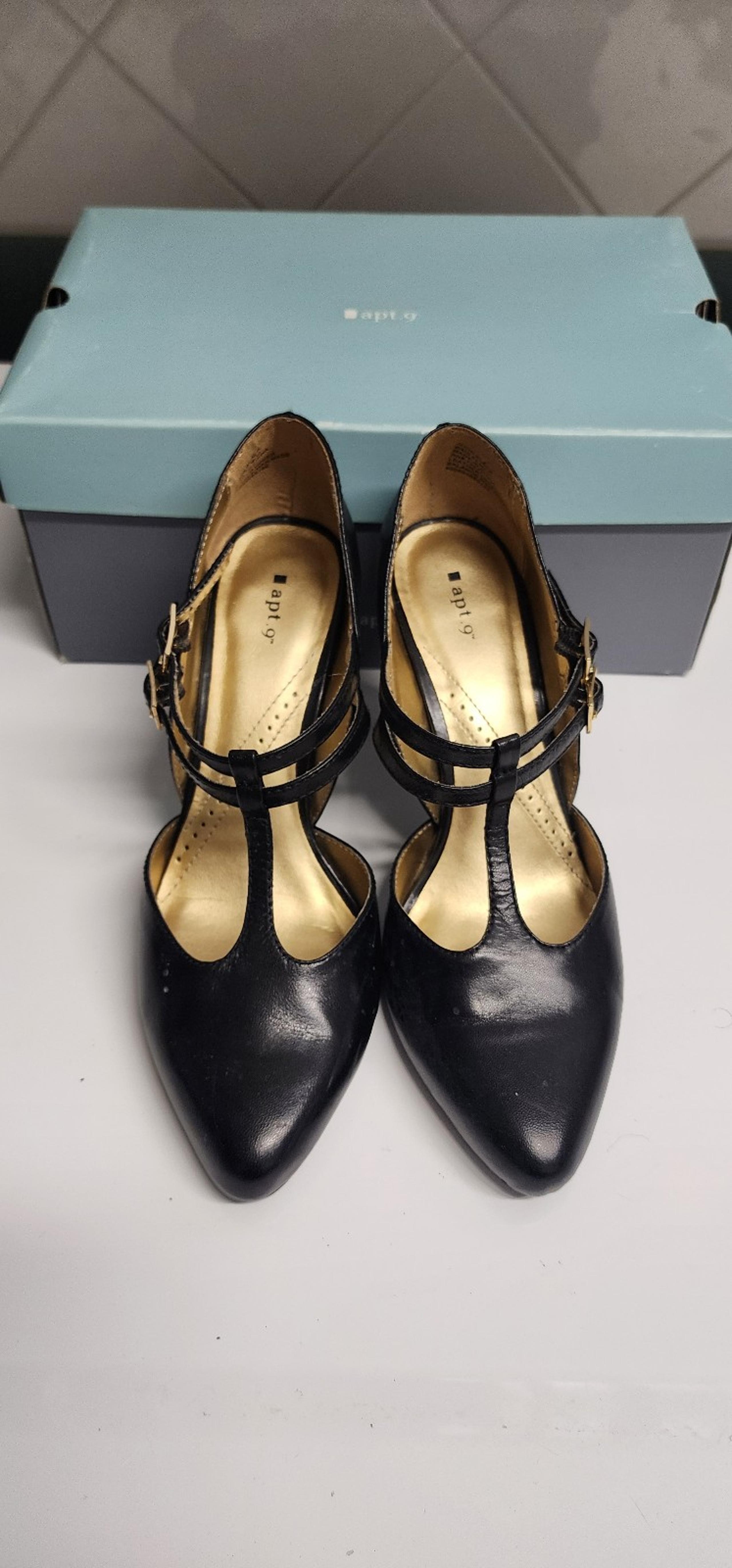 apt 9 womens leather shoes sz 8.5 black heels closed toe double strap buckled