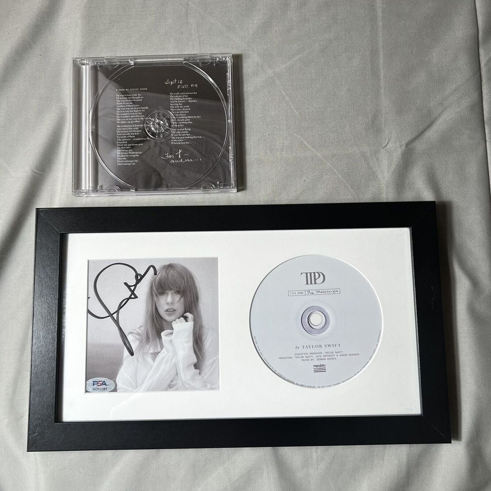 TAYLOR SWIFT SIGNED THE TORTURED POETS DEPARTMENT CD