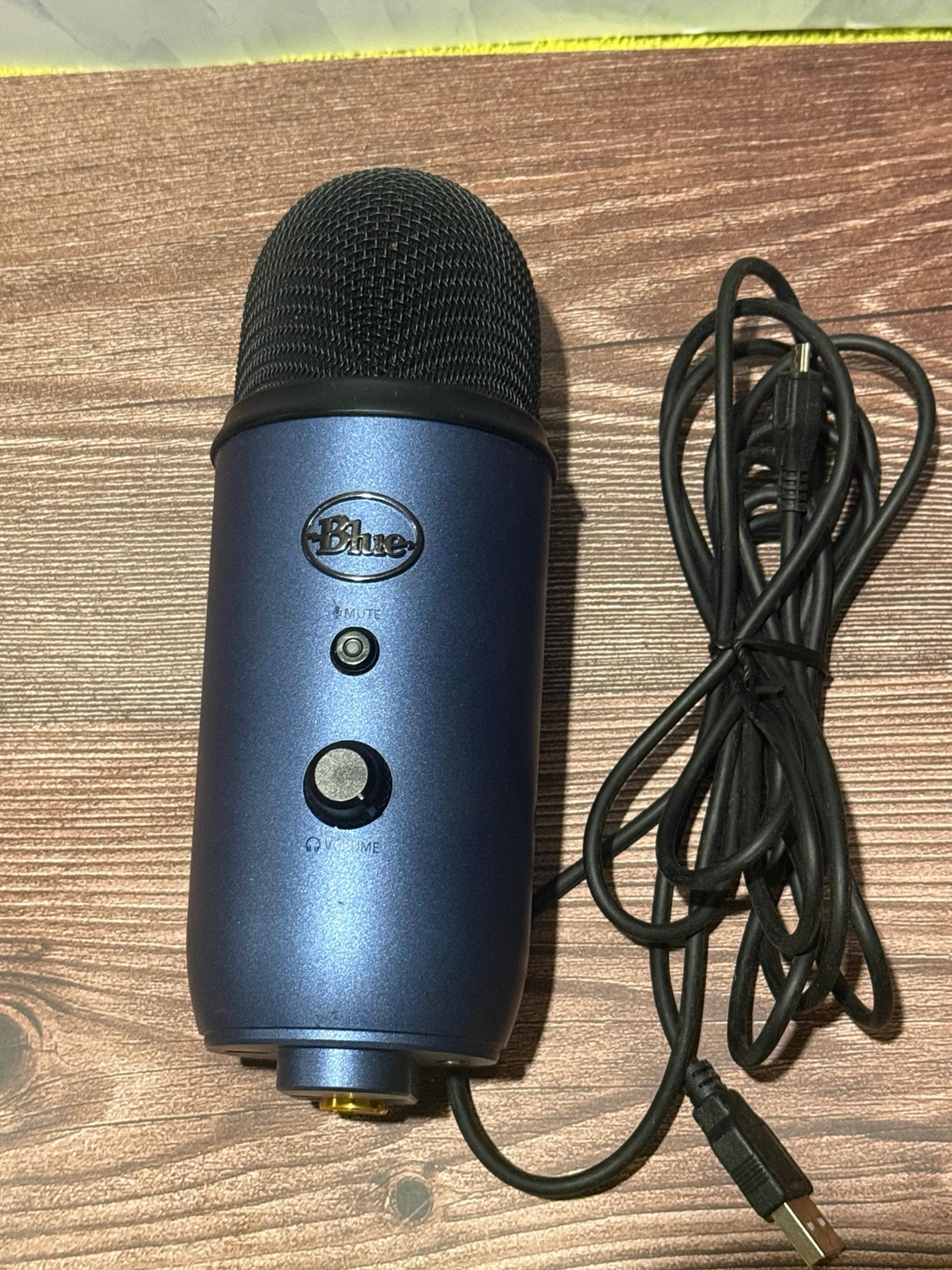 Blue Yeti Professional Multi-Pattern USB Condenser Microphone