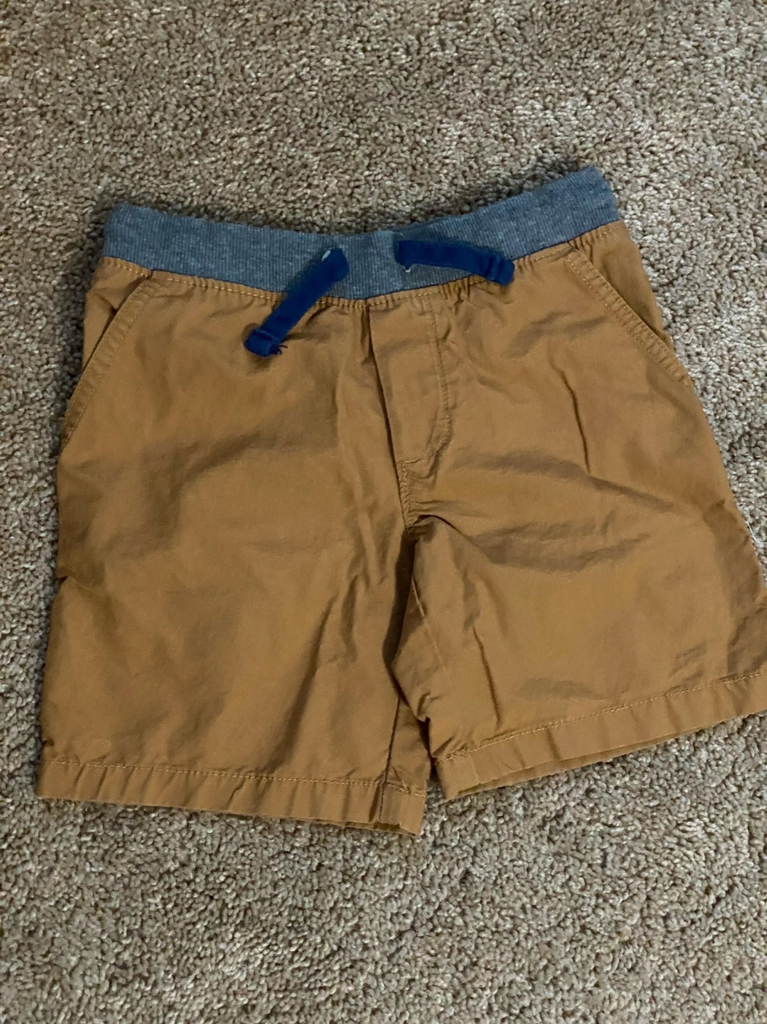 Boys shorts Carters size 4