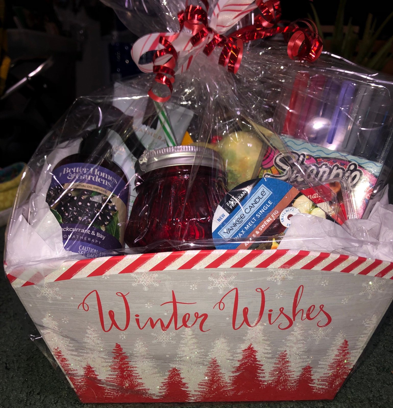 LADIES RED & WHITE MERRY CHRISTMAS GIFT BASKET NEW