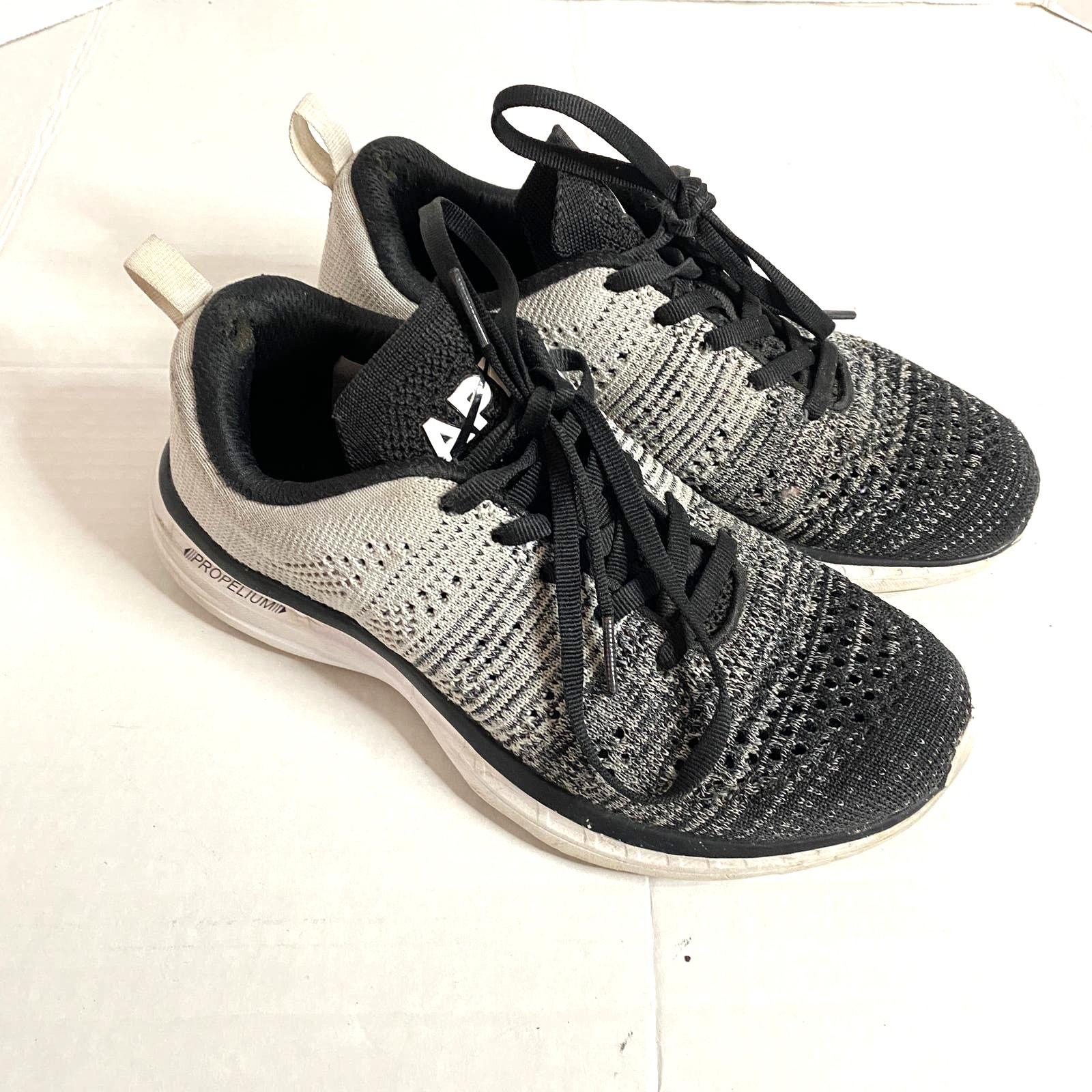APL Women's Techloom Pro Black to Gray Athleisure Sneakers Lace Up Sz 7