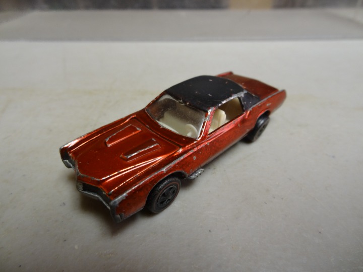 HOT WHEELS 1969 CUSTOM ELDORADO RED LINE