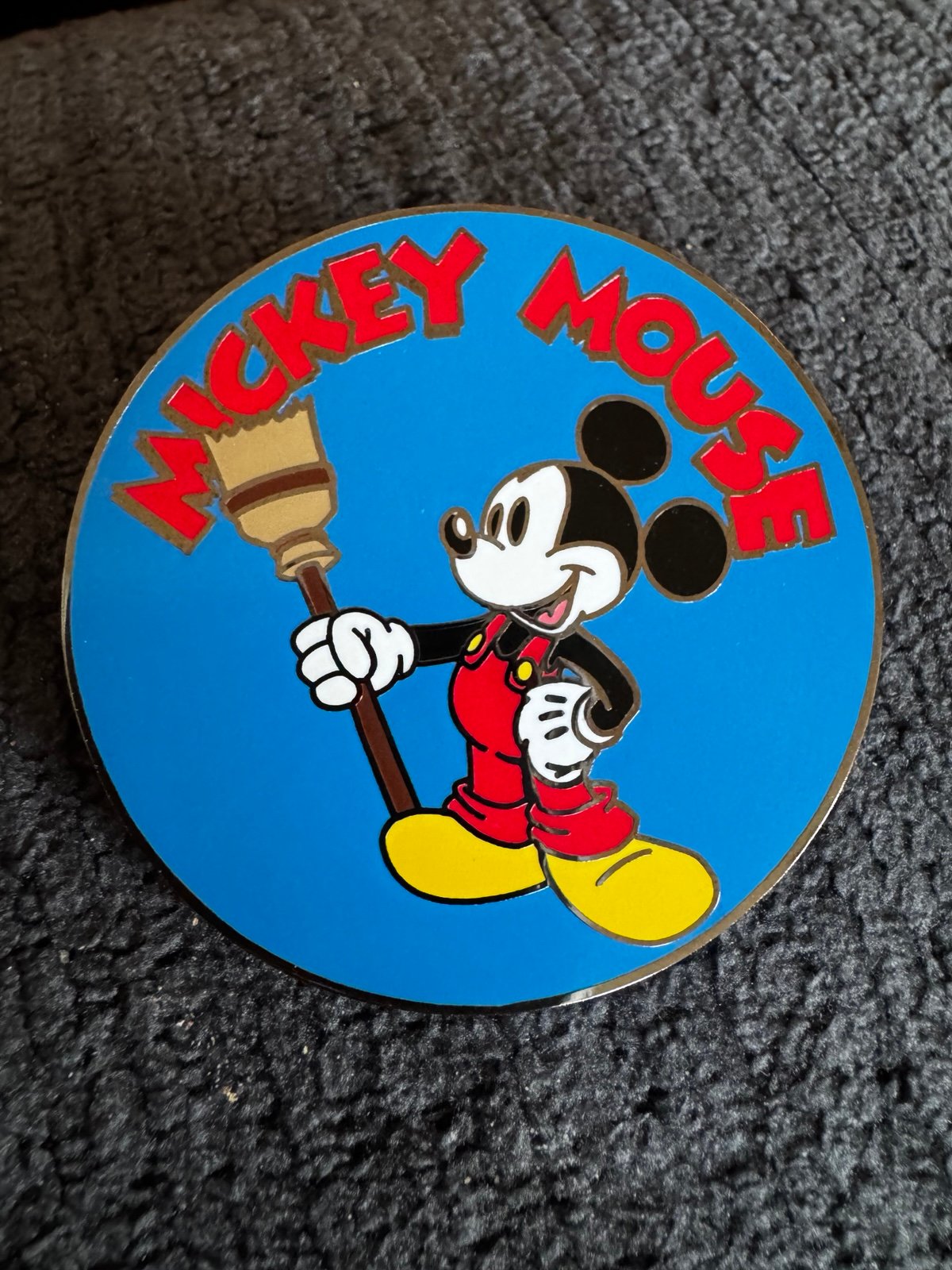 Disney Auctions 1937 Mickey Mouse Through Years Clock Cleaners LE 100 Pin