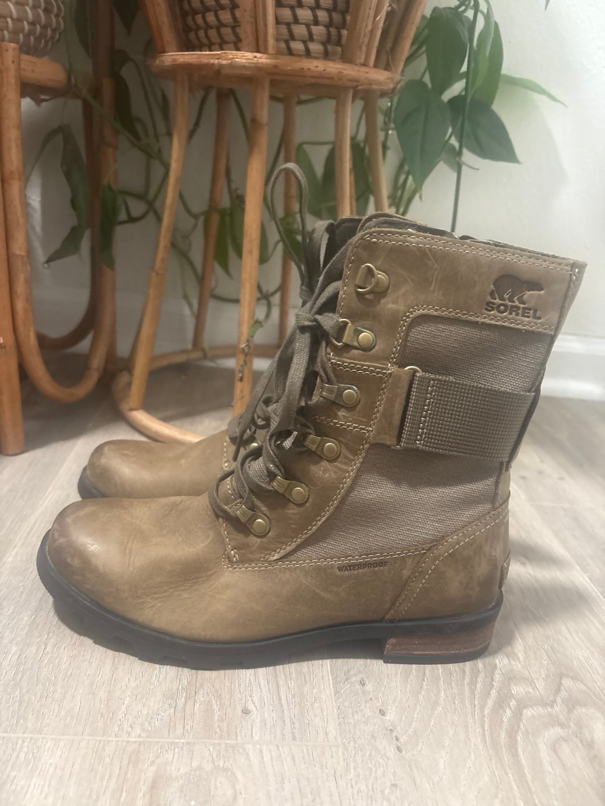 Women's sorel Emelie Conquest Boots. 7 
Waterproof