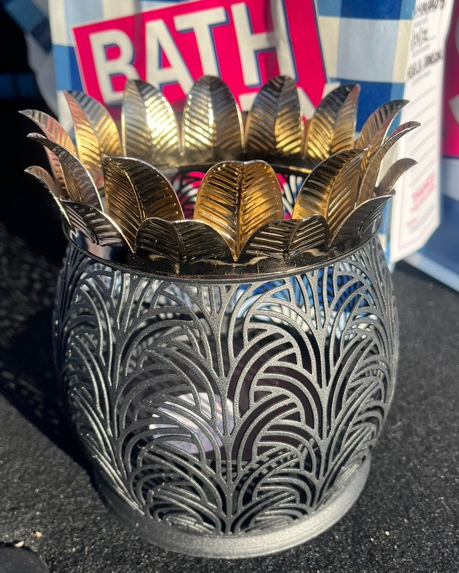 Pineapple candle holder