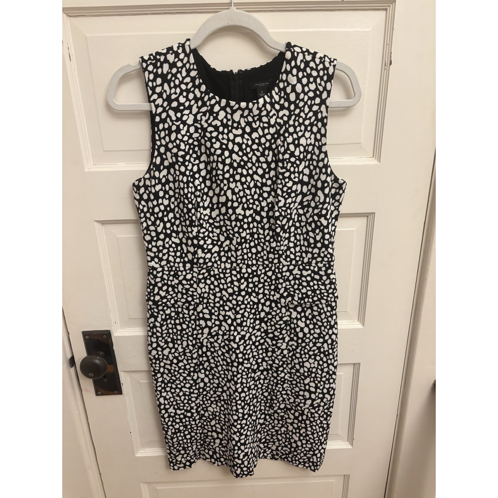 Ann Taylor Women's Black and White Pebble Pattern Sheath Dress Size 6 128