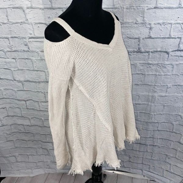Free people cold shoulder asymmetrical raw hem Longsleeve sweater sz S