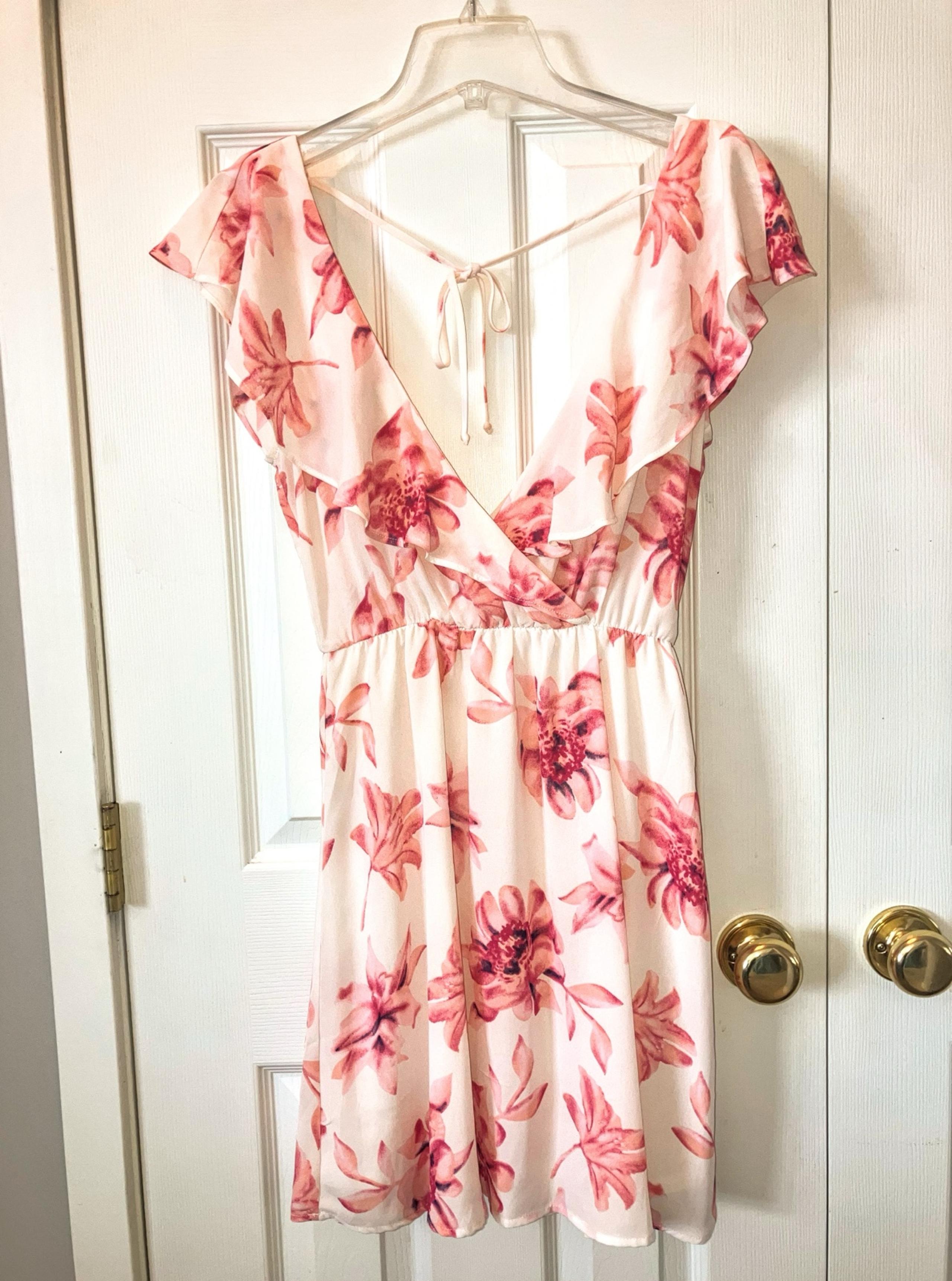 NWT LUSH Sz M/S Floral/Orchid Cream/White Fuschia/Pink Flowy Wrap/V Neck Mini